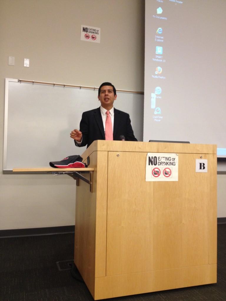Mayoral candidate David Alvarez during a Q&A session with attendees. Jennifer Ovalle, City Times.