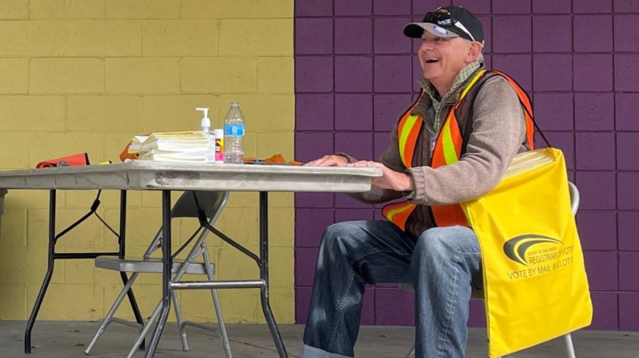 Poll worker Joe Hlebica